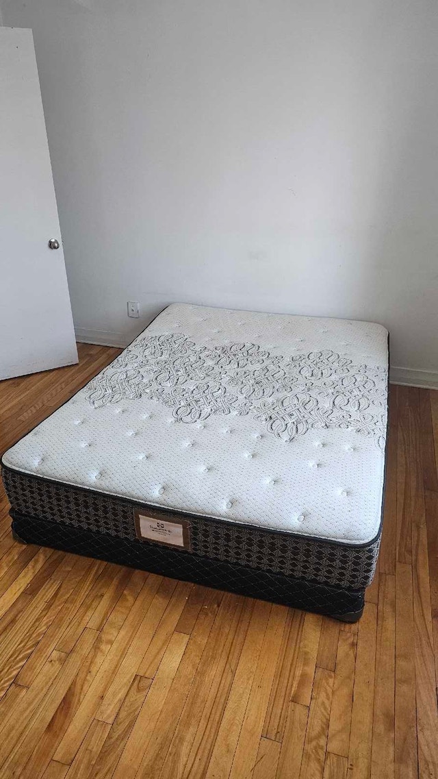 Sealy Mattress + Box Spring - Very Good Condition
