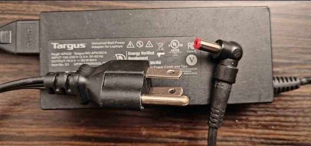 Targus Universal Laptop Charger 90W