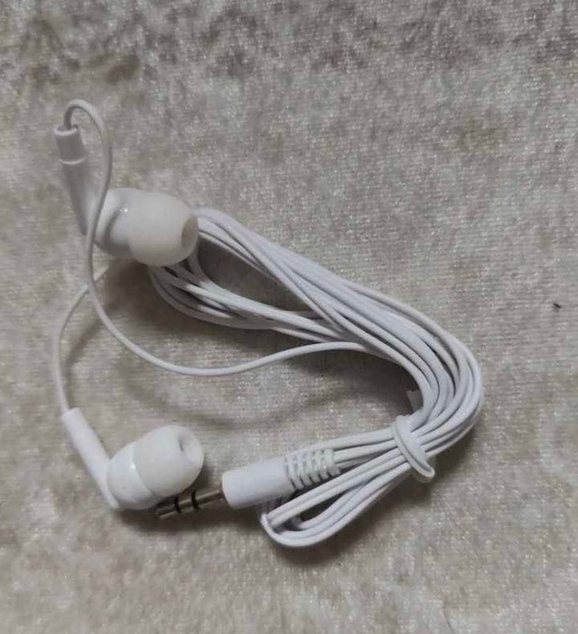 White Wired Earphones with 3.5mm Jack - photo 2