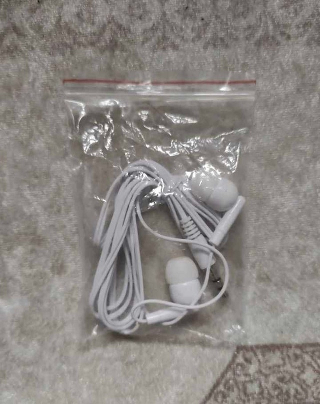 White Wired Earphones with 3.5mm Jack - photo 3