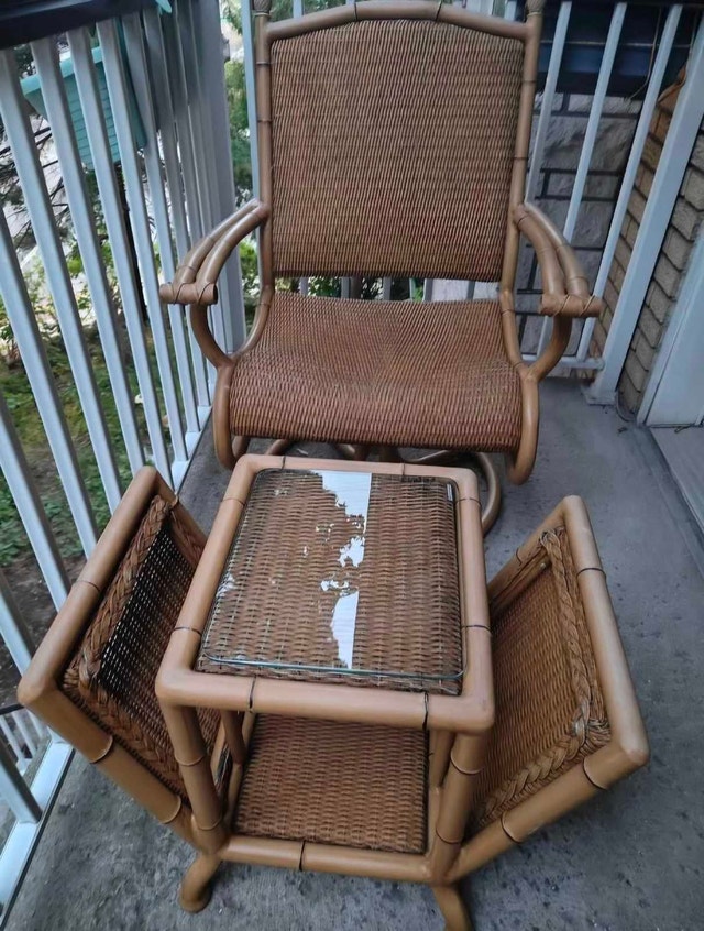 FREE DELIVERY Vintage Table & Chairs - photo 2