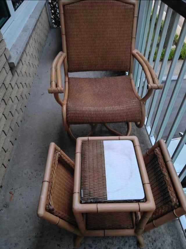 FREE DELIVERY Vintage Table & Chairs - photo 3