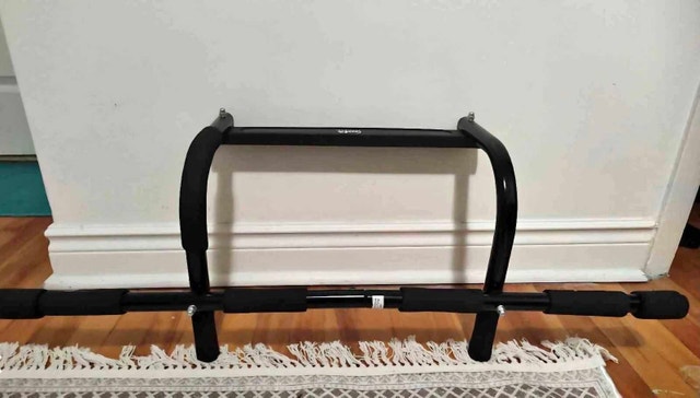 GoodLife Fitness 3-in-1 Doorway Pull Up Bar