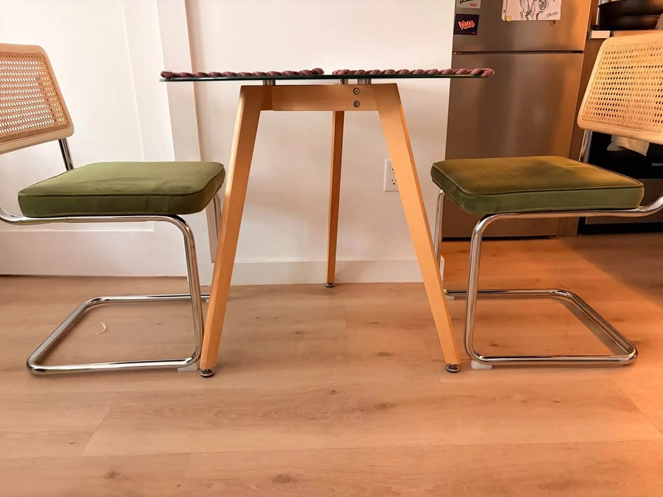 Glass kitchen table with wooden legs - photo 4