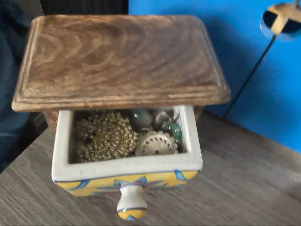 Jewelry Organizers and Medicine Cabinet - photo 3