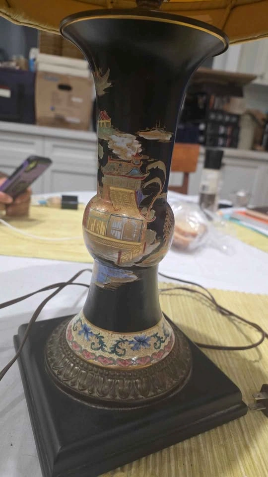 Vintage Black Chinoiserie Porcelain Lamp - Pagoda Shade - photo 2