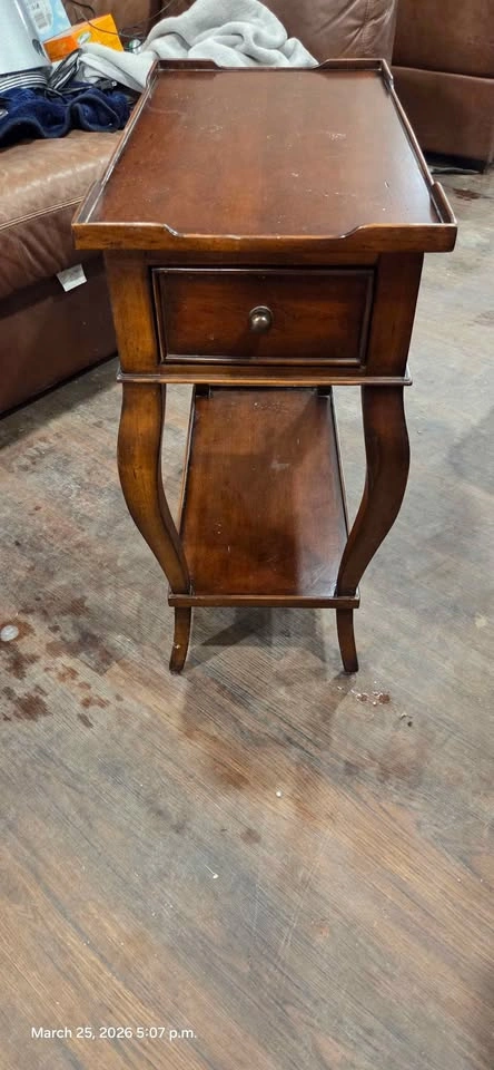Ethan Allen End Table - photo 2