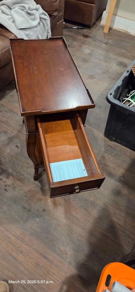 Ethan Allen End Table - photo 3