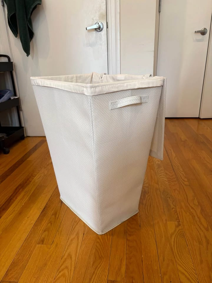 White laundry basket - photo 2