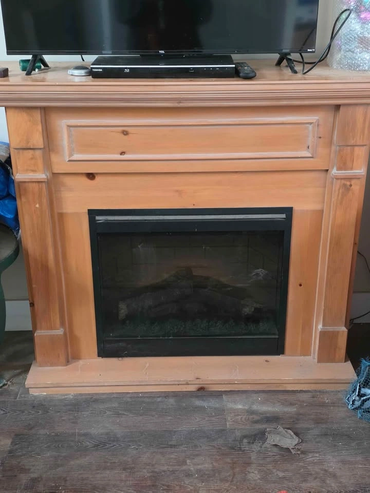 Beautiful Electric Fireplace Mantel – Heats Great - photo 2