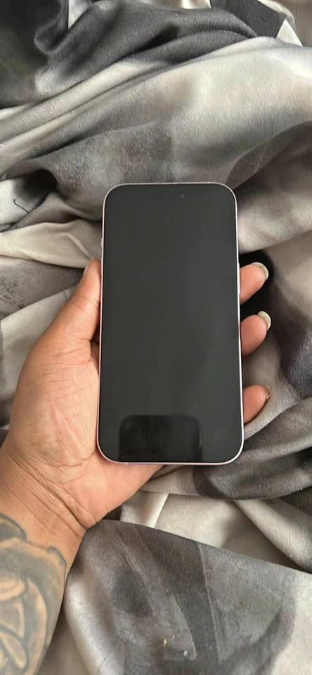 Unlocked Pink iPhone 15 128GB for Sale!