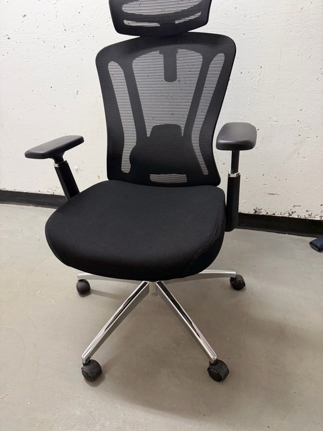 Ergonomic Office Chair in mint condition - photo 2