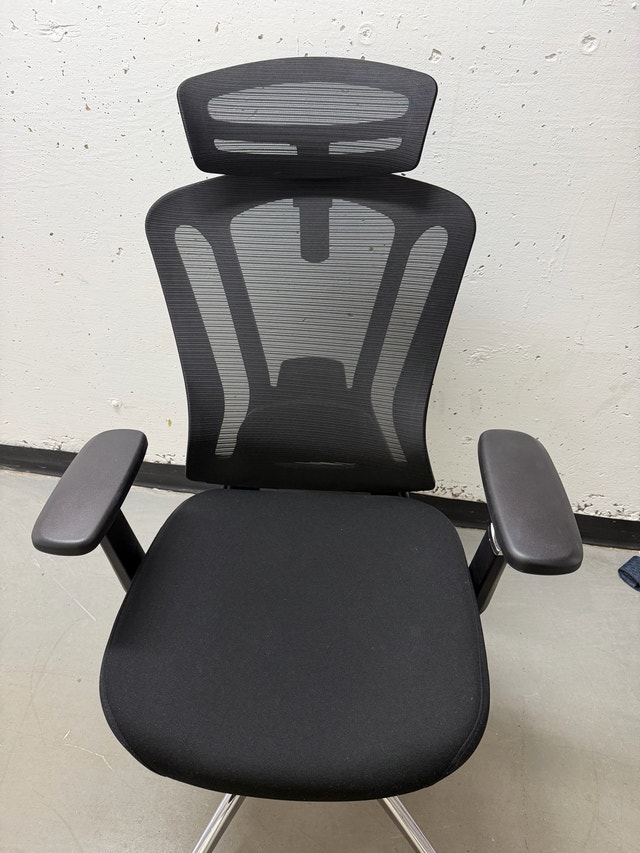 Ergonomic Office Chair in mint condition - photo 3