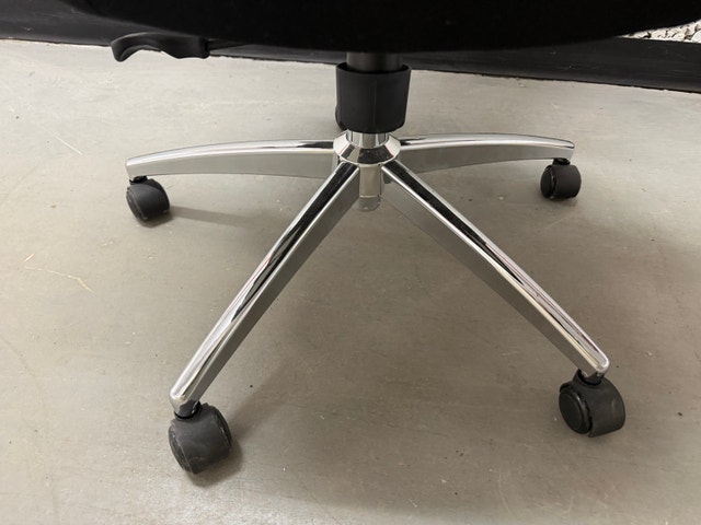 Ergonomic Office Chair in mint condition - photo 4