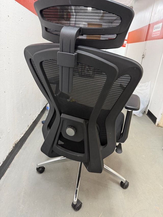 Ergonomic Office Chair in mint condition - photo 5