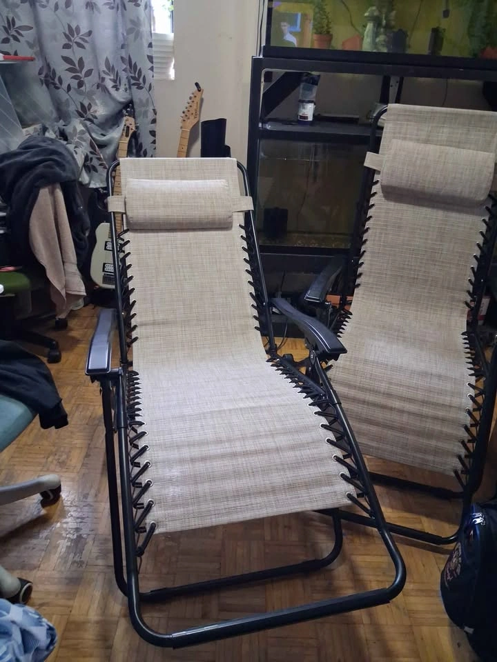 Pair of Zero Gravity Reclining Chairs - photo 2