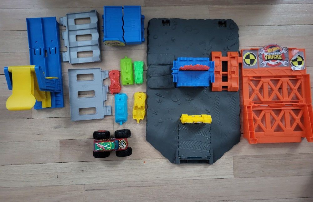 Hotwheels Monster Trucks Blast Station - photo 3