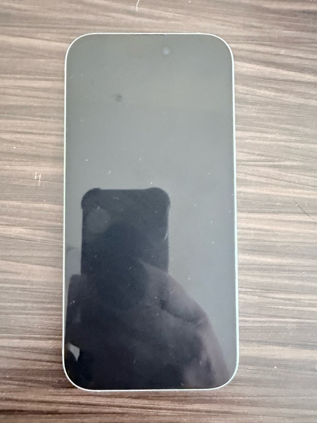 iPhone 15 / carrier blacklisted in US / parts or wifi use only - photo 2