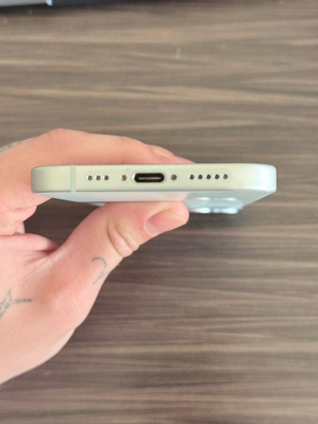 iPhone 15 / carrier blacklisted in US / parts or wifi use only - photo 5
