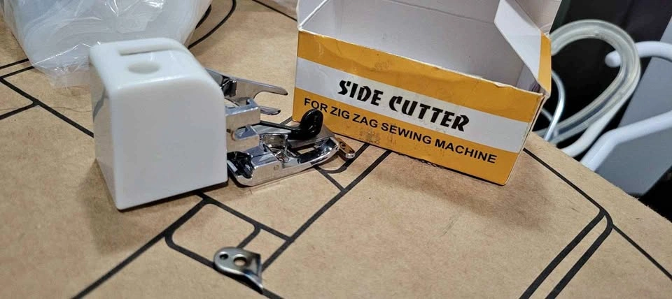 Side cutter foot for sewing machine