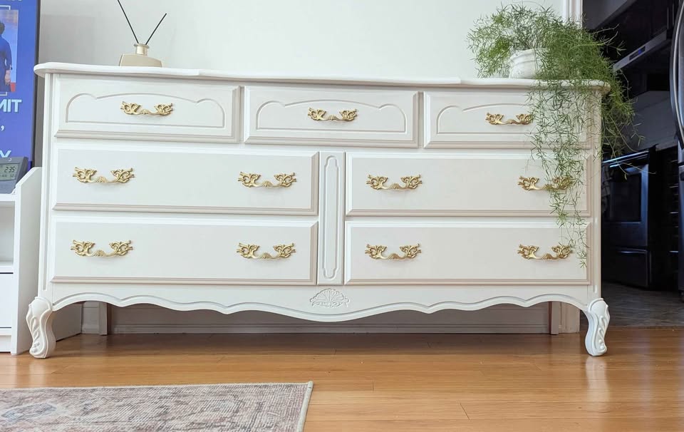 Stunning French Provincial Refinished Dresser. Can Deliver - photo 2