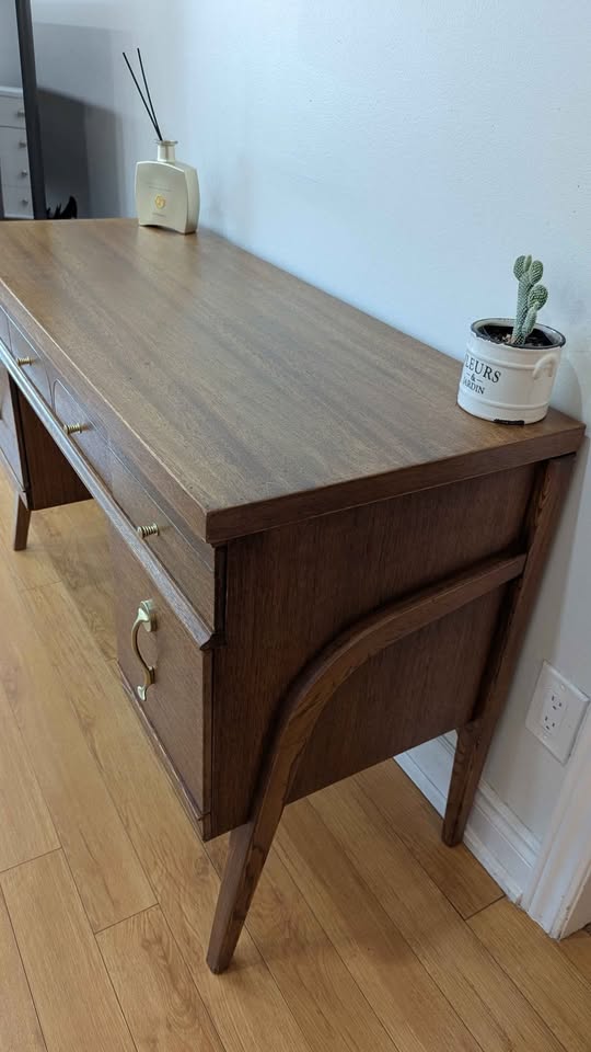RARE MCM DESK-Excellent Condition. Can Deliver. - photo 5
