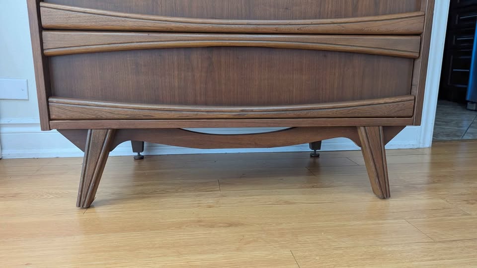 RARE MCM HIGHBOY CUBBY/ TALLBOY DRESSER. CAN DELIVER - photo 3