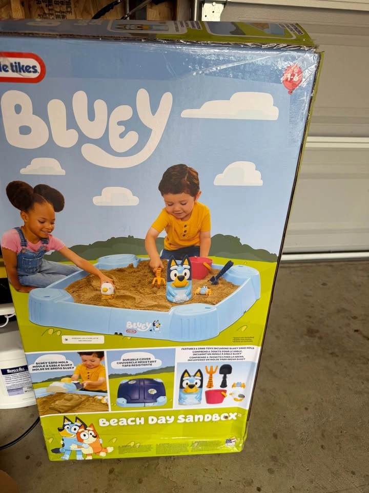 Little Tikes Bluey Beach Day Sandbox - photo 2
