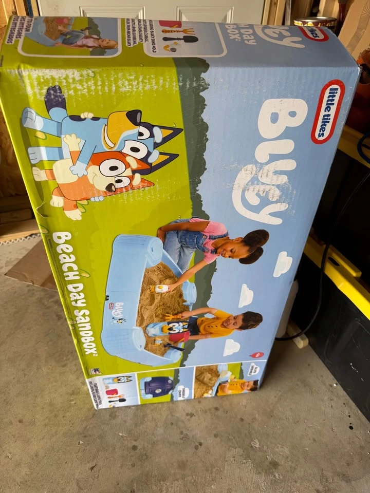 Little Tikes Bluey Beach Day Sandbox - photo 3