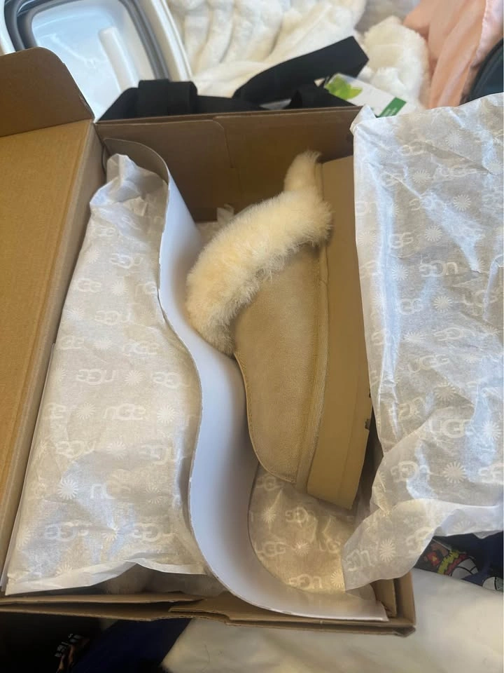 New UGGs US size 7, UK size 5, 24 cm - photo 2