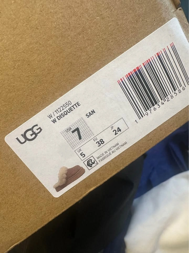 New UGGs US size 7, UK size 5, 24 cm - photo 3