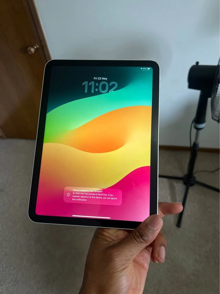 Apple iPad 10th Generation - photo 4