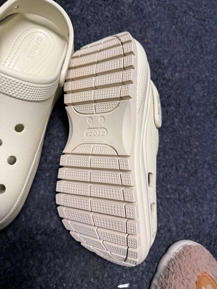 Brand new unisex crocs women size 9 mens size 7 - photo 3