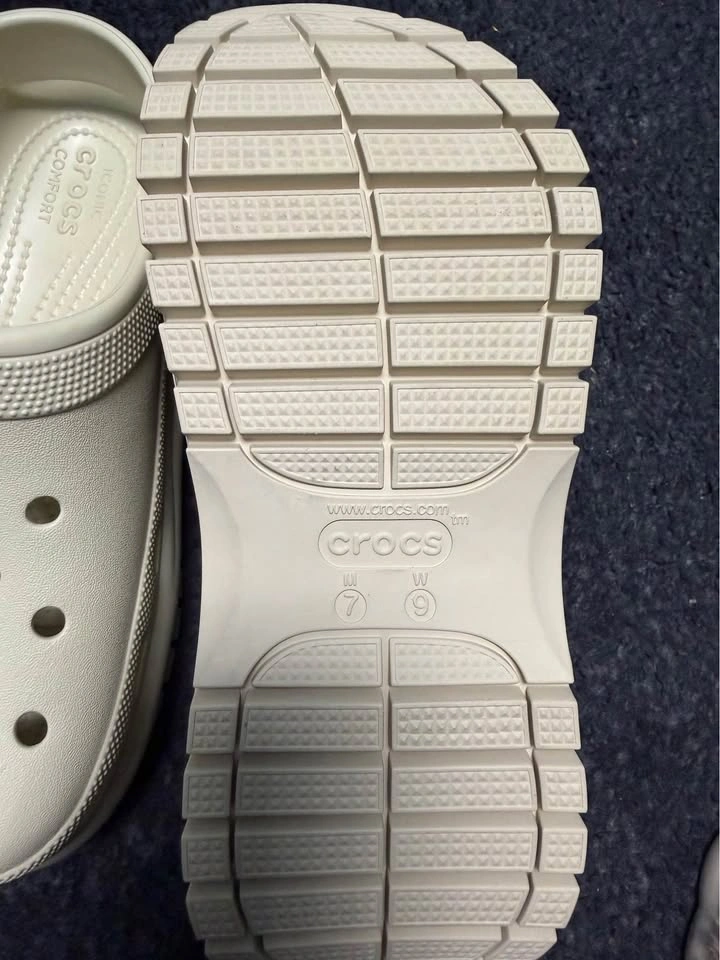 Brand new unisex crocs women size 9 mens size 7 - photo 4