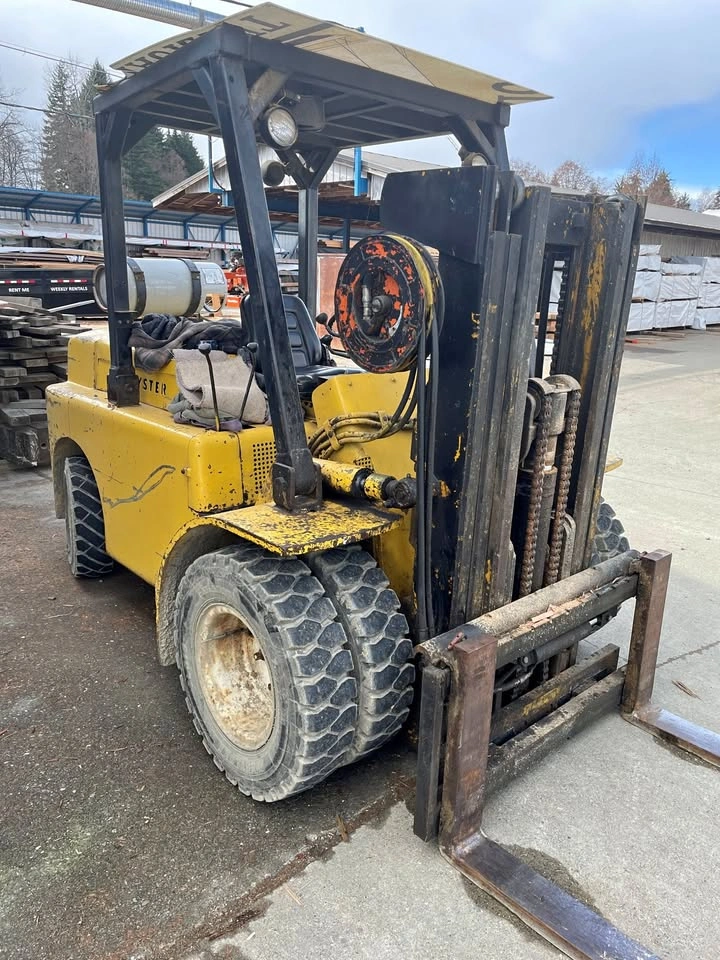 1972 Hyster 8000lbs Dual Pneumatic Forklift