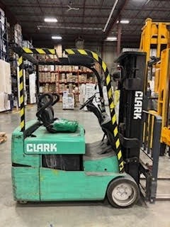 Crown Three-Wheeler 188" Triplex Forklift - photo 2