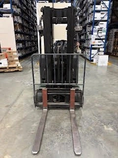 Crown Three-Wheeler 188" Triplex Forklift - photo 3