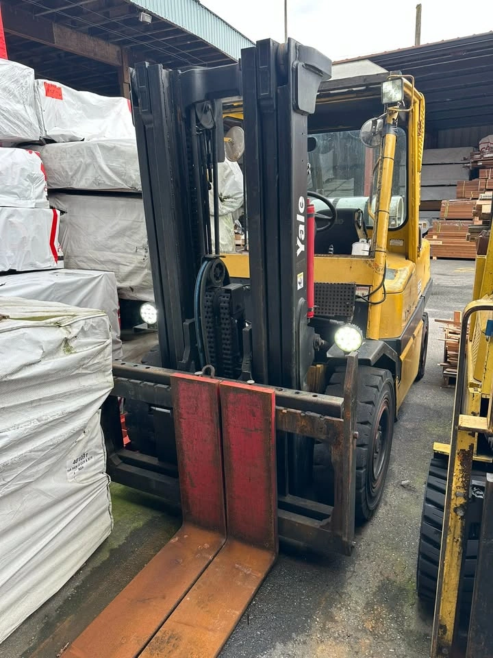 2005 Yale 11000lbs Lumber Forklift - photo 2