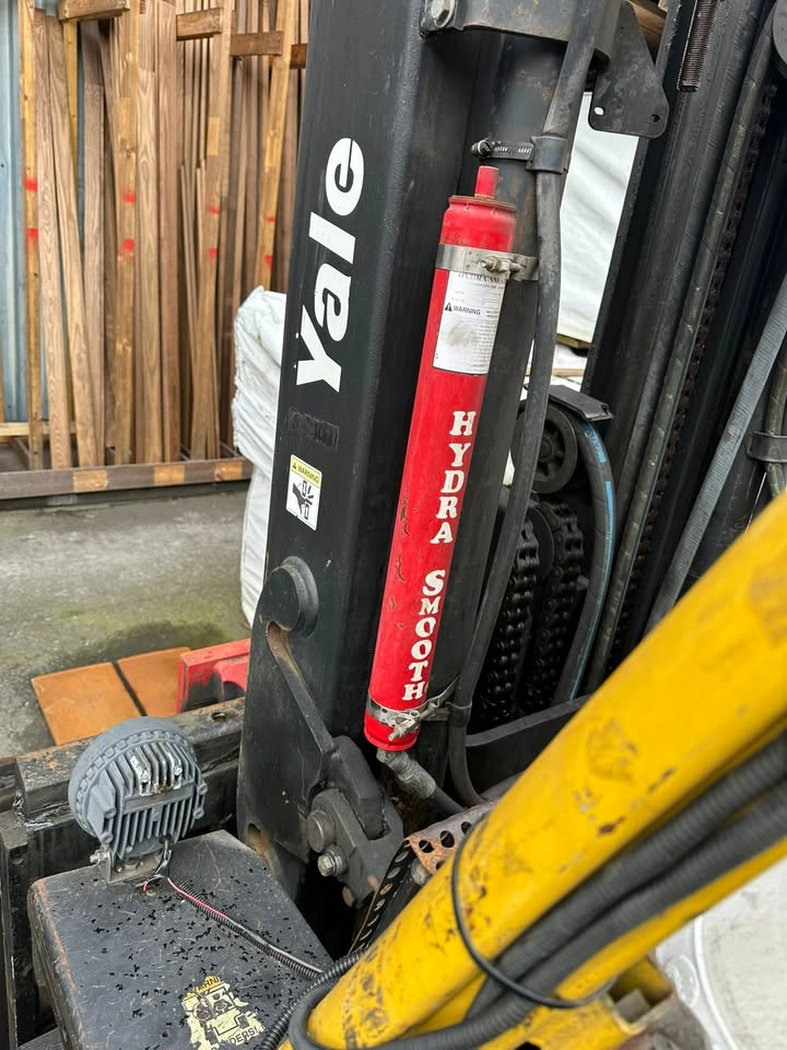 2005 Yale 11000lbs Lumber Forklift - photo 4