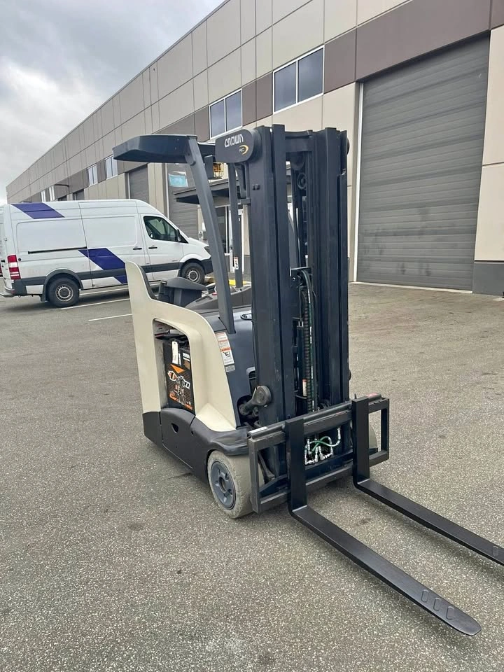 2016 Crown 3000lbs Stand On Forklift w/Sideshift