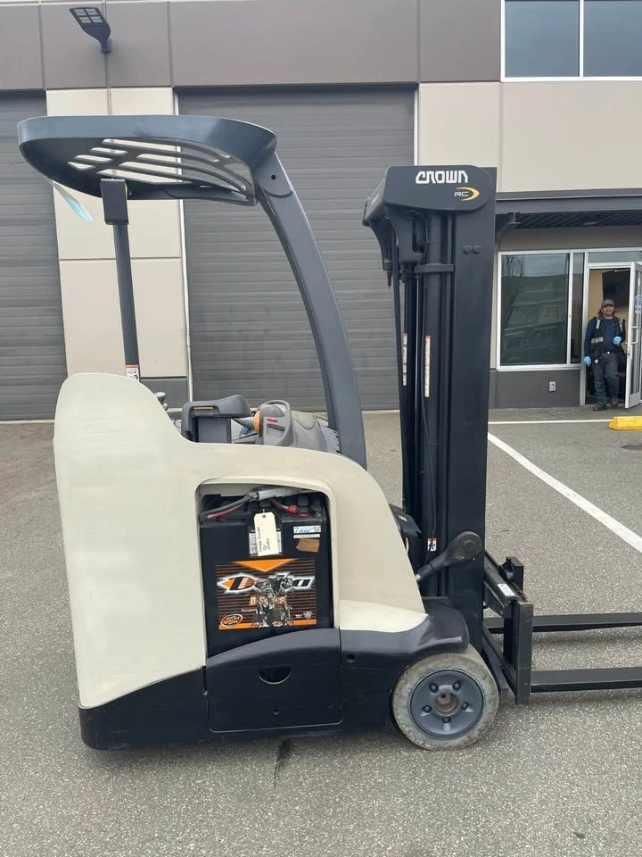 2016 Crown 3000lbs Stand On Forklift w/Sideshift - photo 4