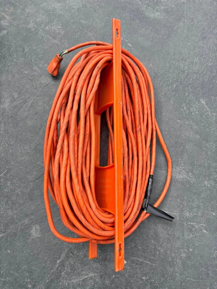 100-Foot Orange Outdoor Extension Cord With Holder