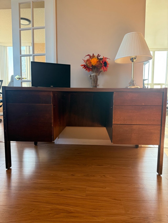 Vintage Full-Size Office Desk - Excellent Condition - photo 2
