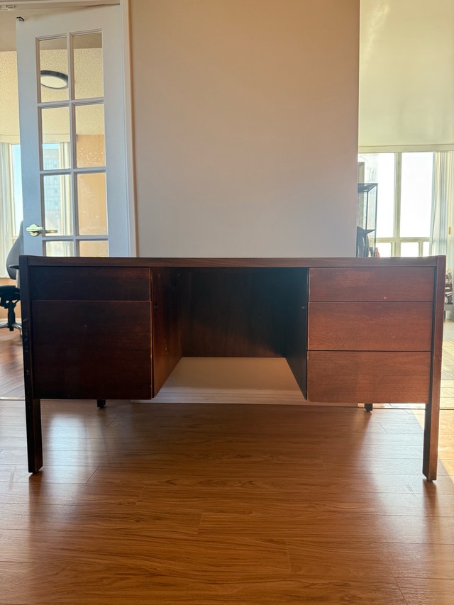 Vintage Full-Size Office Desk - Excellent Condition - photo 3