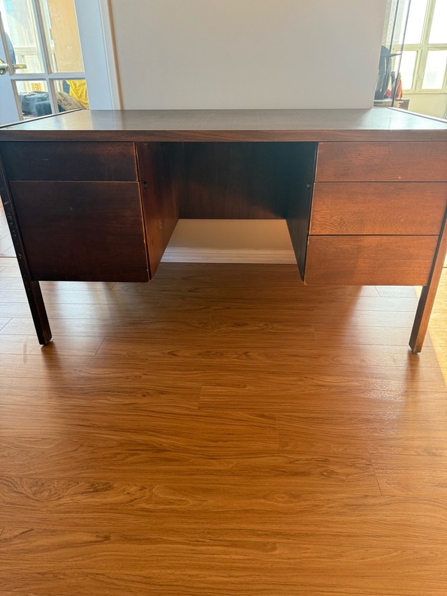 Vintage Full-Size Office Desk - Excellent Condition - photo 4