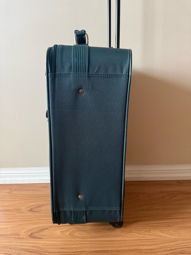Carry-On Luggage/Good Condition ✅ Price Negotiable! - photo 4