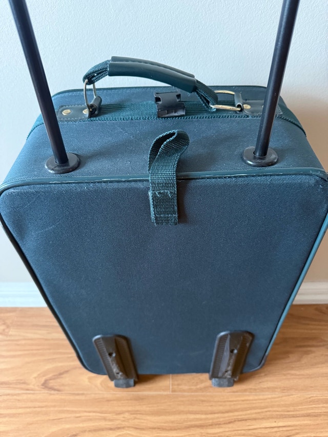 Carry-On Luggage/Good Condition ✅ Price Negotiable! - photo 5