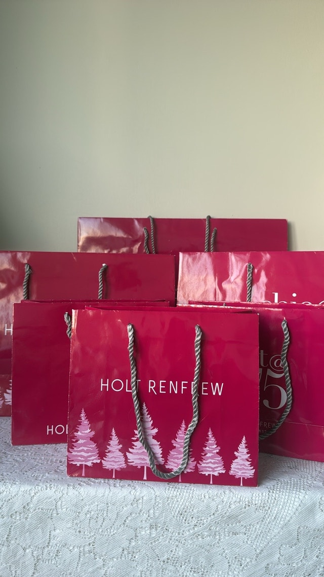 HOLT RENFREW PAPER GIFT BAGS (great condition)