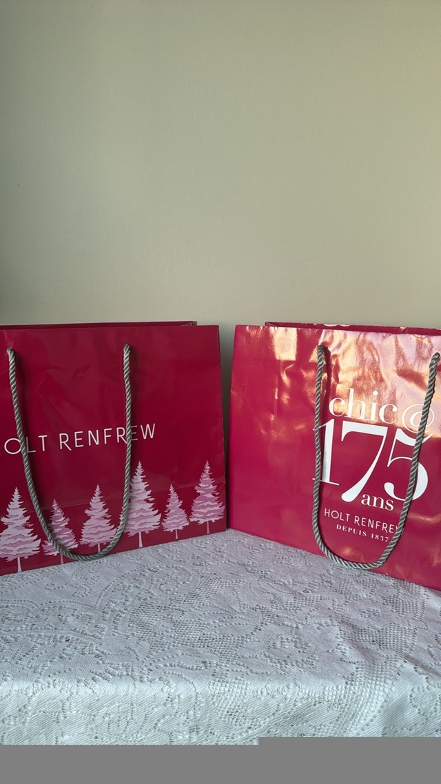 HOLT RENFREW PAPER GIFT BAGS (great condition) - photo 3