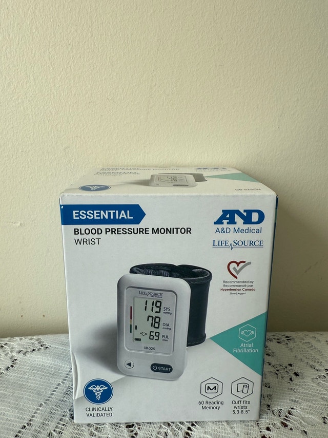 Blood Pressure WRIST Monitor (New) - photo 2